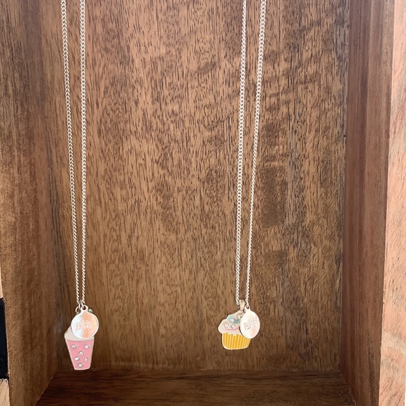 🎄🎁…🧁 “NEW” BFF necklaces - Picture 4 of 4